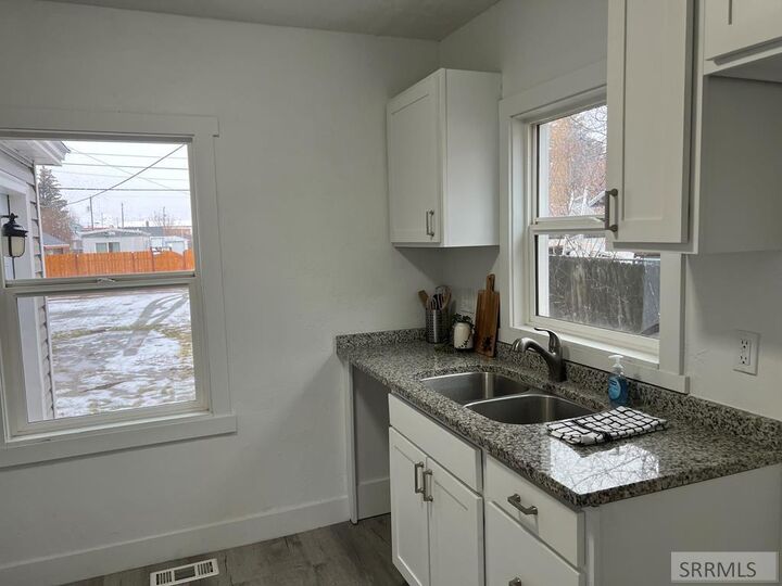 Property Photo:  339 Gladstone Street  ID 83401 