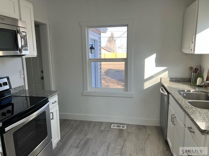 Property Photo: 339 Gladstone Street ID 83401