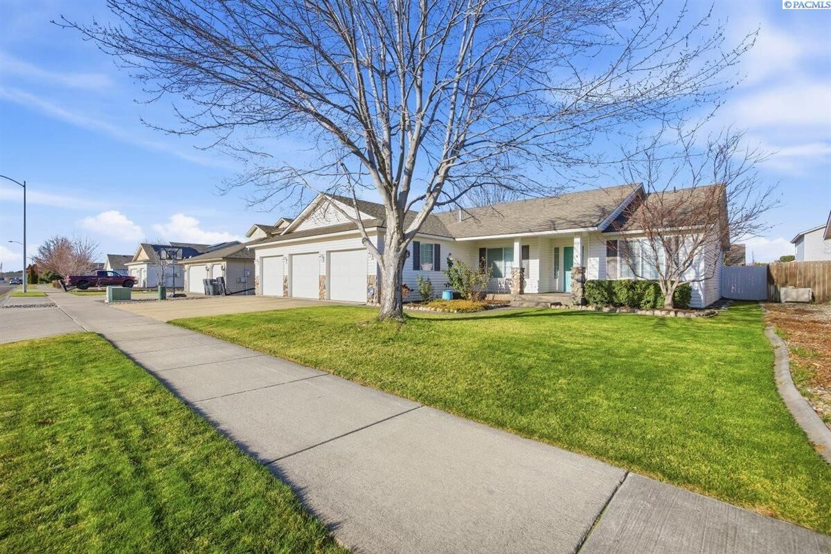 Property Photo:  8415 Lancaster Dr  WA 99301 