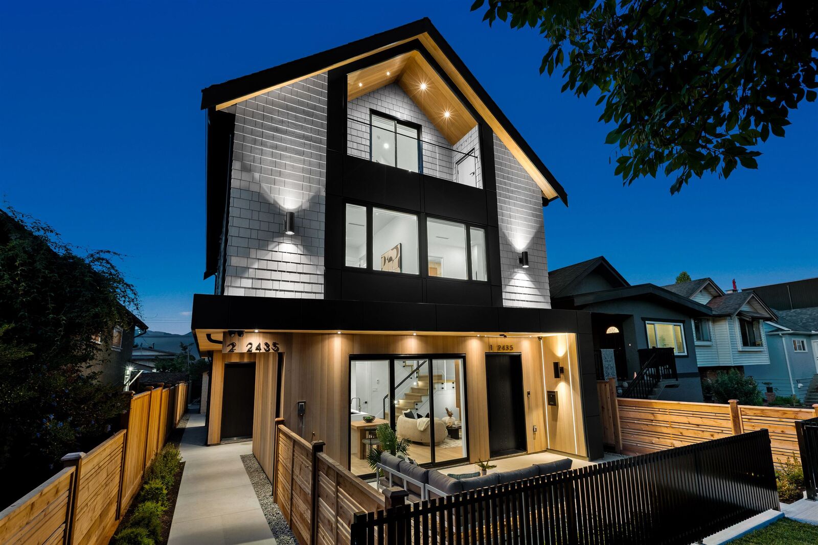 Property Photo:  2435 Napier Street 2  BC V5K 2W2 