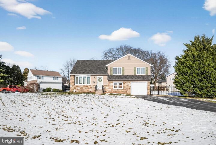 Property Photo:  236 Hickory Road  PA 18974 