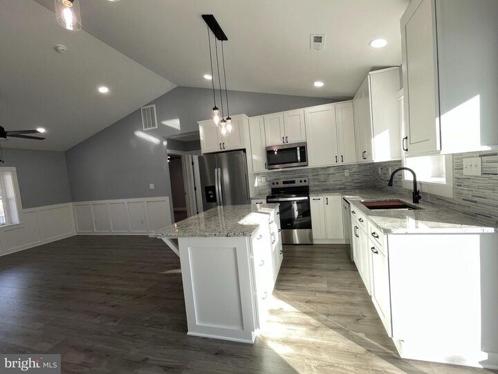 Property Photo:  408 Wirt Street  VA 22443 