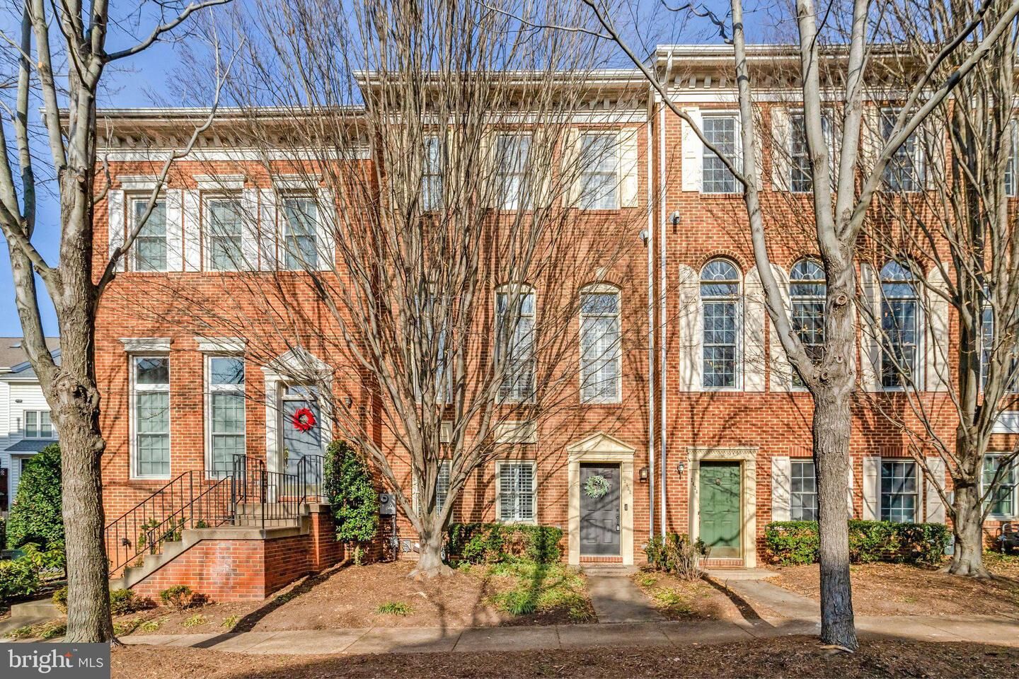 Property Photo:  2422 N Hampton Drive  VA 22311 