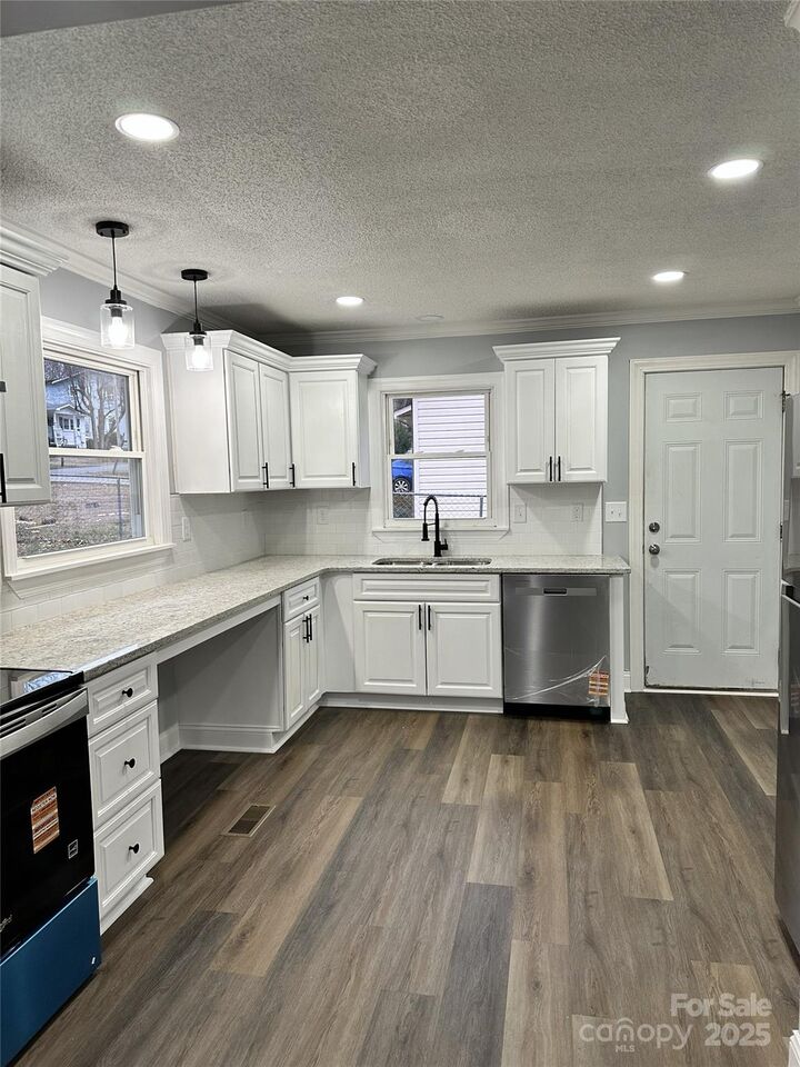 Property Photo:  1011 Hull Street  NC 28677 