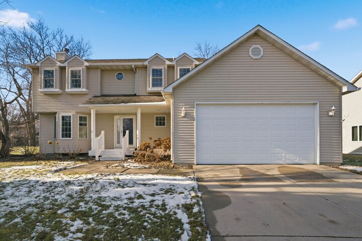 Property Photo:  1017 Florida Ave  IA 50014 