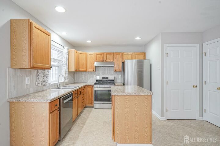 Property Photo:  604 Sangreal Court  NJ 08051 