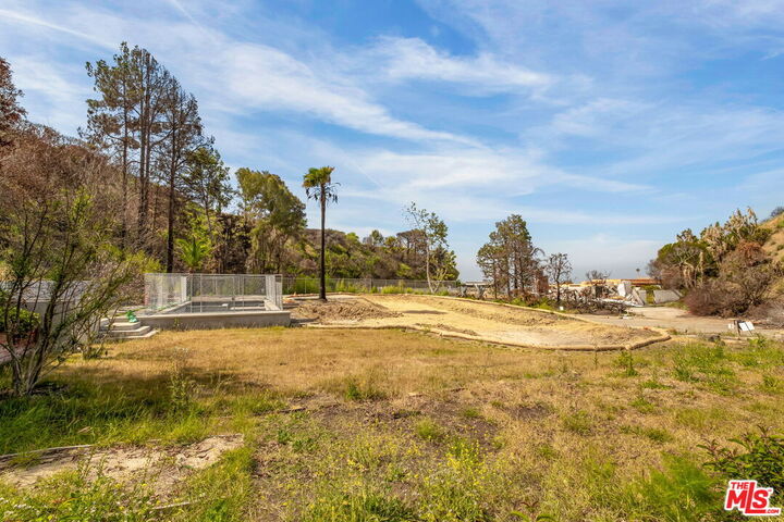 Property Photo:  1228 Las Lomas Pl  CA 90272 