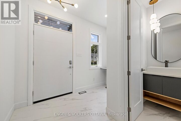 Property Photo: 493 Highcroft Avenue ON K1Z 5J3