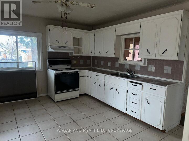 Property Photo: 172 Richard Street ON K7R 2T6
