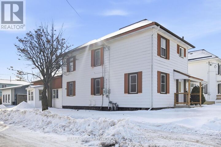 Property Photo:  18 Cockburn Street  ON K7H 2A9 