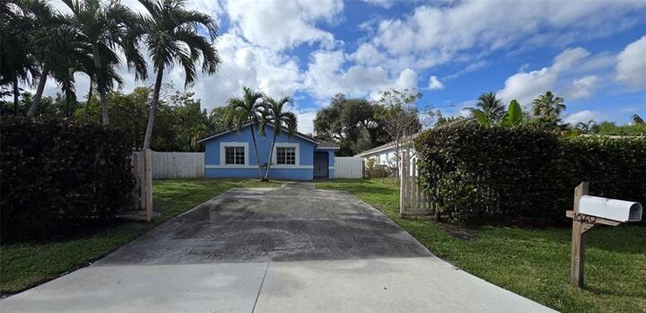 Property Photo:  1649 SW 28th Ter  FL 33312 