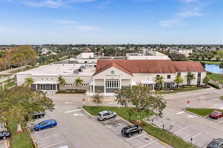 Property Photo:  2017 Newcastle A 2017  FL 33434 