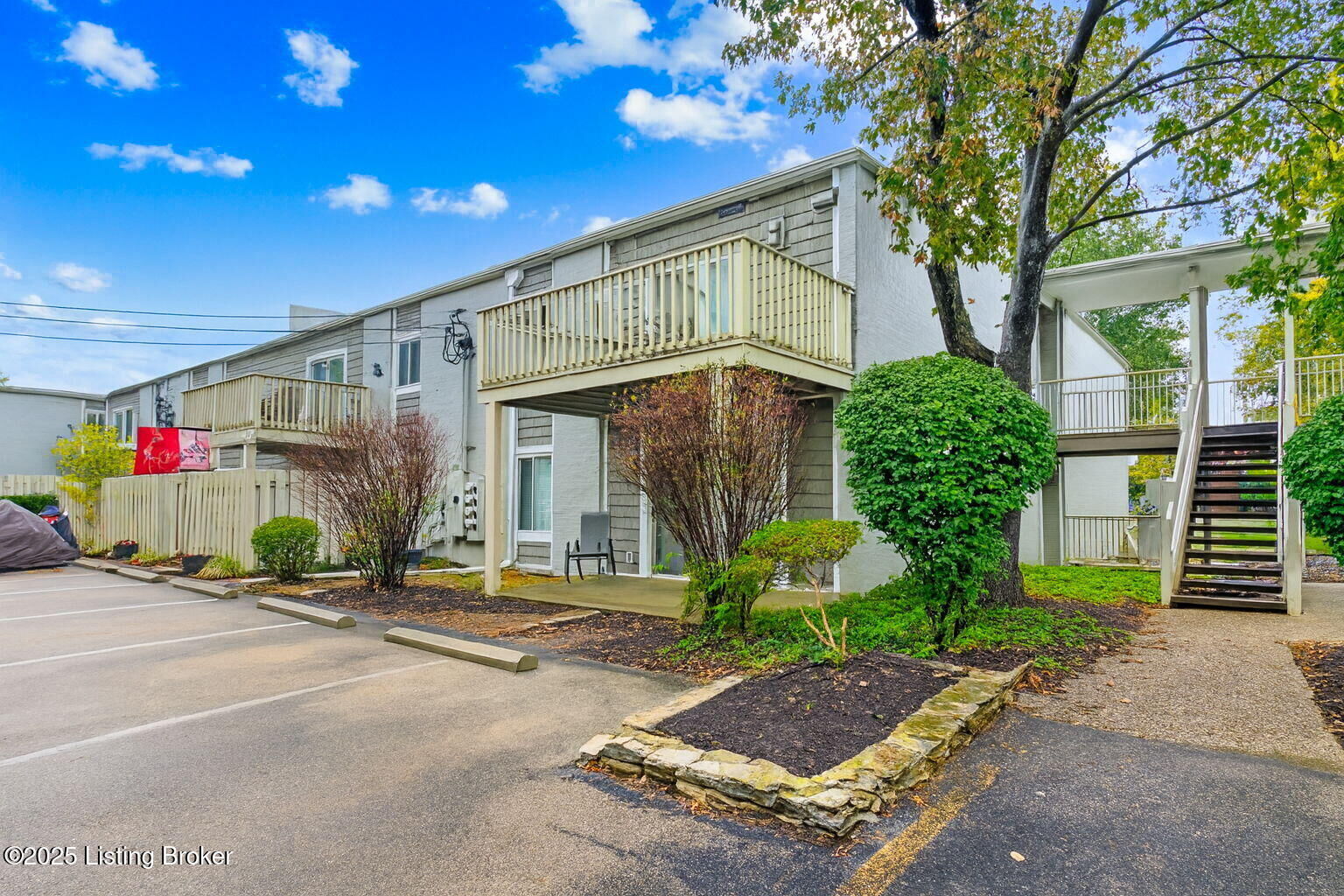 Property Photo:  1935 Gardiner Ln G97  KY 40205 