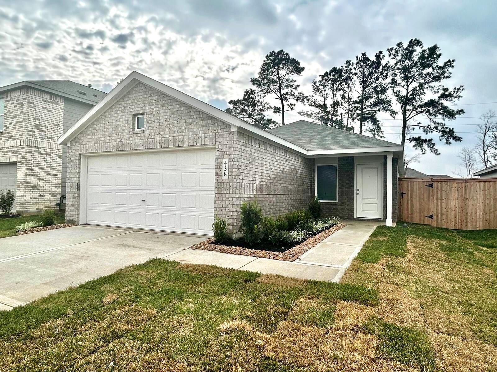Property Photo: 438 Southern Magnolia Way TX 77354