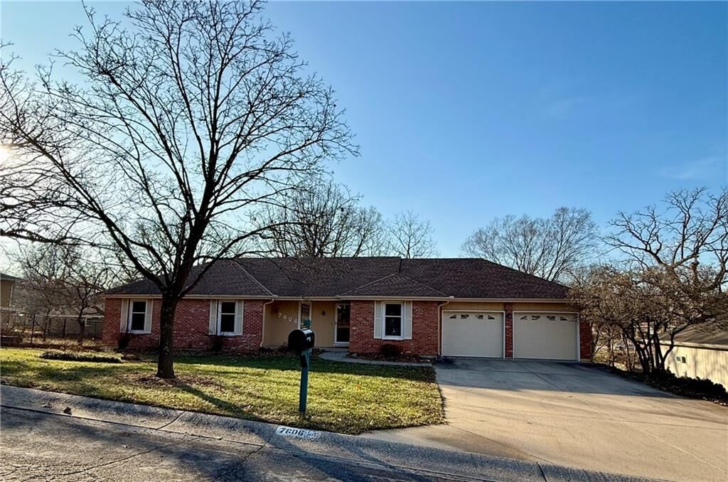 Property Photo:  7806 N Woodland Avenue  MO 64118 