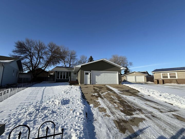 Property Photo:  418 SW 23rd St  ND 58701 