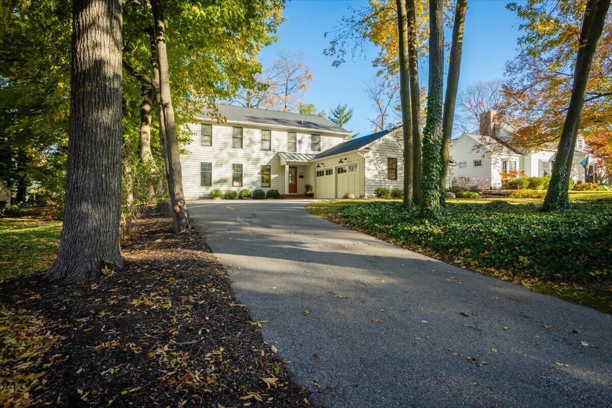 Property Photo:  2715 Elmwood Drive SE  MI 49506 