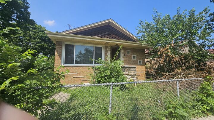 Property Photo: 1924 W Marquette Road IL 60636