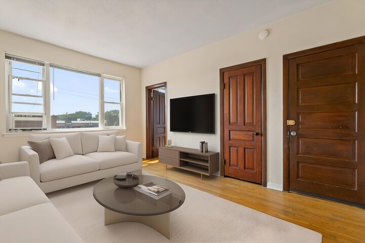 Property Photo: 3003 N Ashland Avenue 3 IL 60657