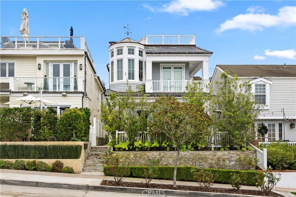 Property Photo:  718 1/2 Poinsettia  CA 92625 