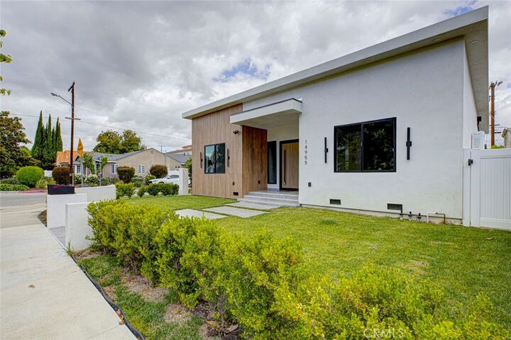 Property Photo:  14955 Hartsook  CA 91403 