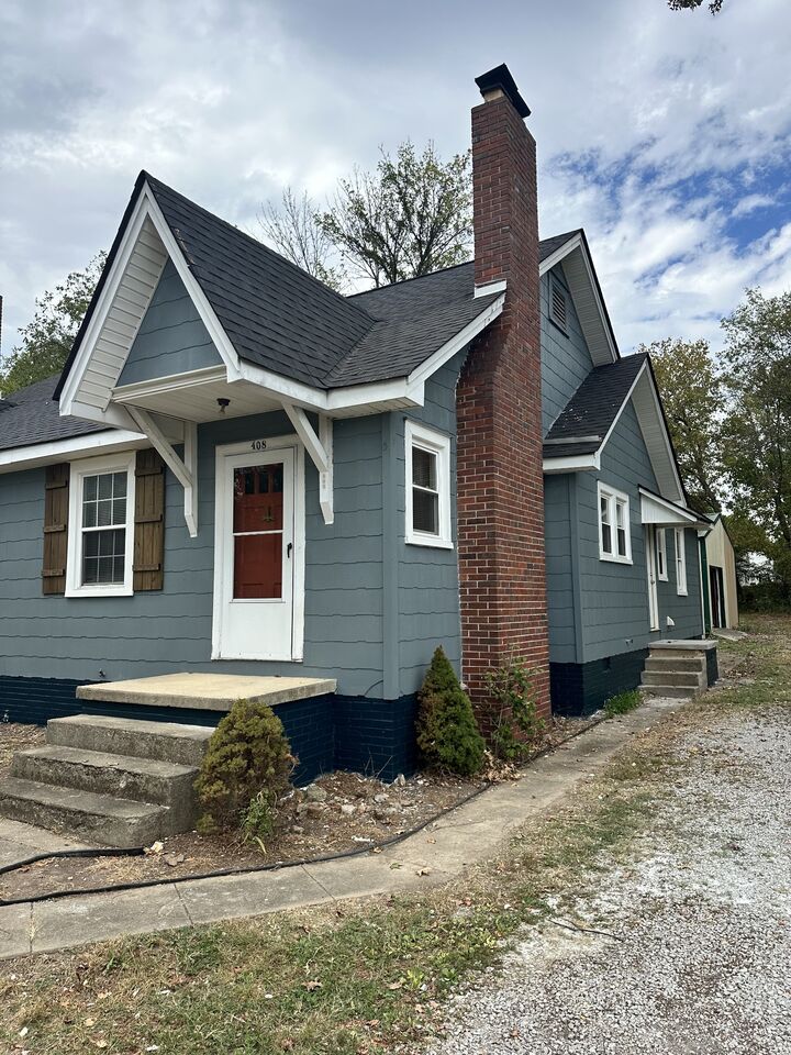 Property Photo:  408 W Carroll St B  TN 37388 