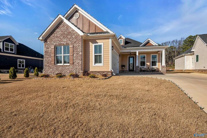 Property Photo: 6432 Lenox Hill Way AL 35806