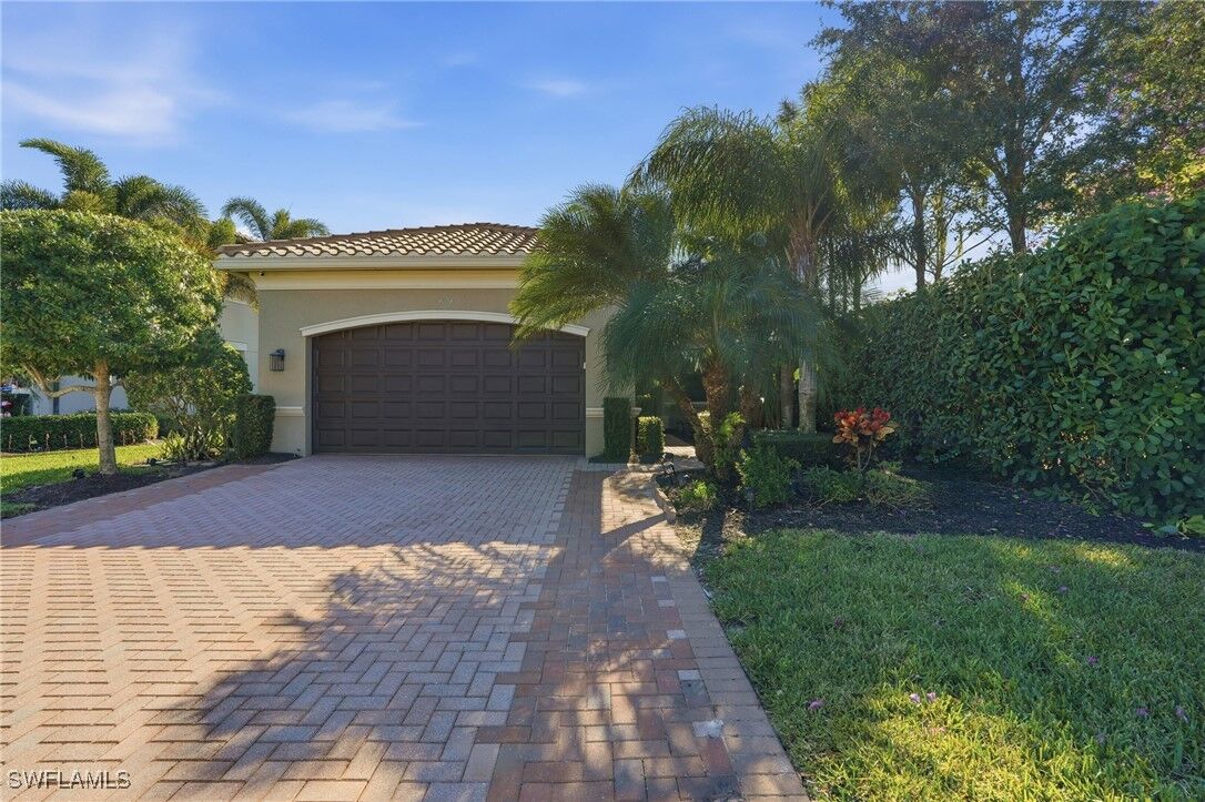 Property Photo:  4194 Amelia Way  FL 34119 