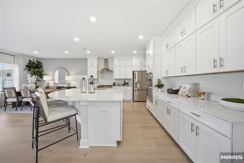 Property Photo:  18 Arlington Place  NJ 07036 