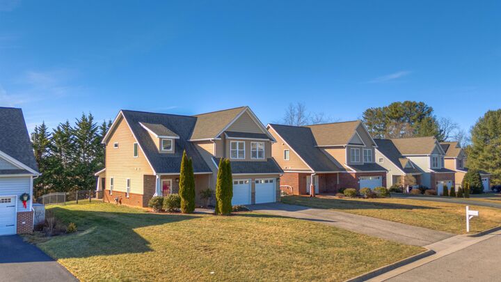 Property Photo: 906 Kentwood Drive VA 24060