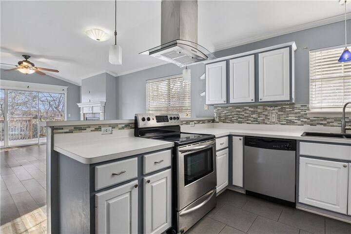 Property Photo:  1394 N Tradition Avenue  AR 72704 