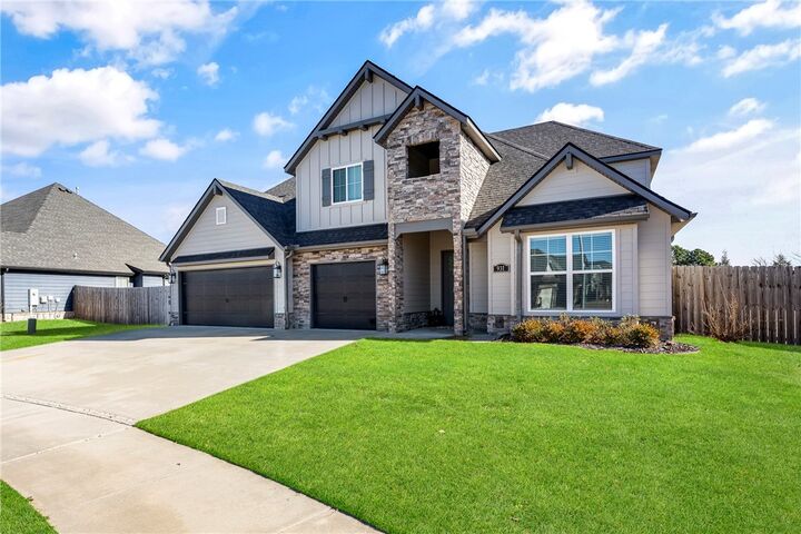 Property Photo:  931 Red Maple Street  AR 72719 