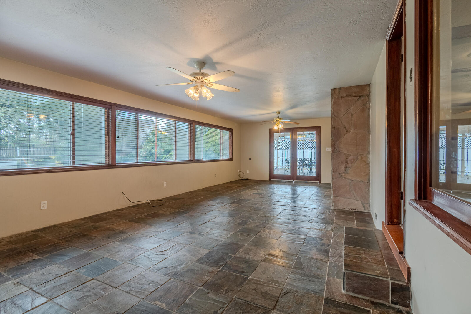 Property Photo:  2130 E Jackson Street  OR 97504 