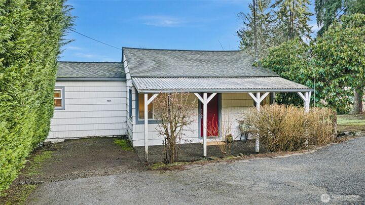 Property Photo:  19028  15th Avenue NE  WA 98155 