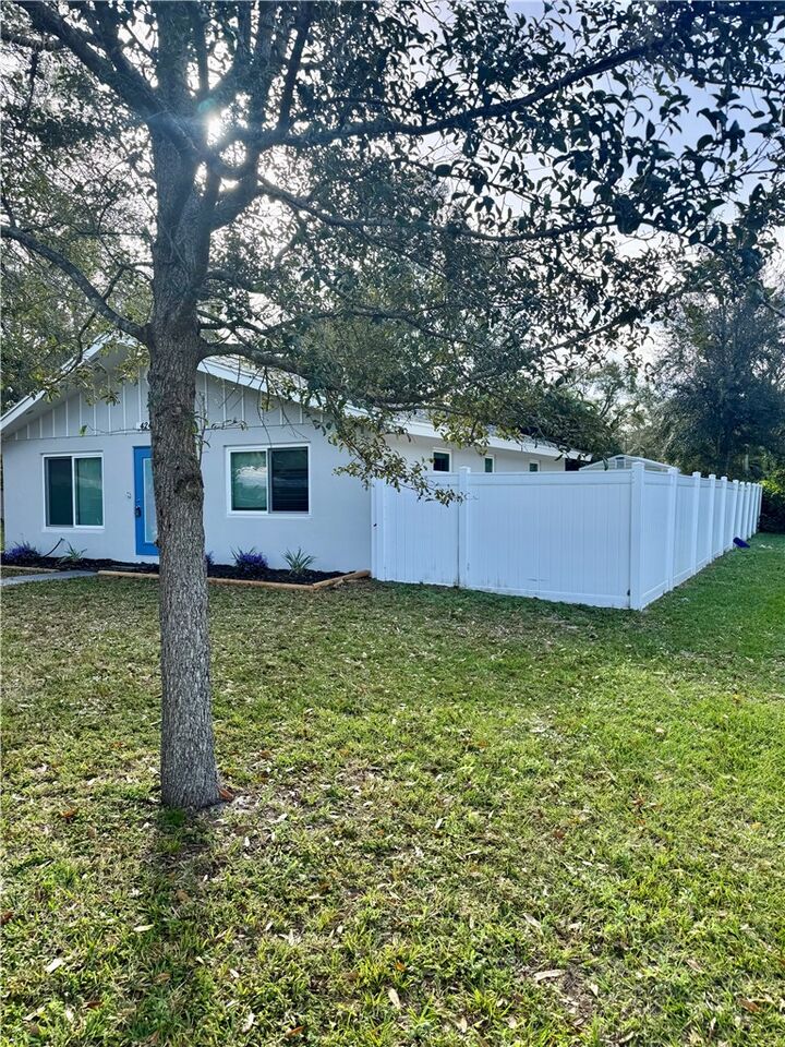 Property Photo: 4245 15th Street FL 32960