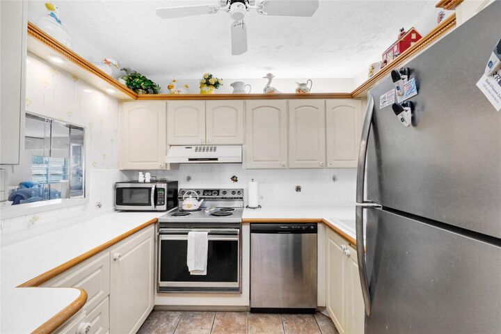 Property Photo:  2998 Sunrise Lks Drive 115  FL 33322 