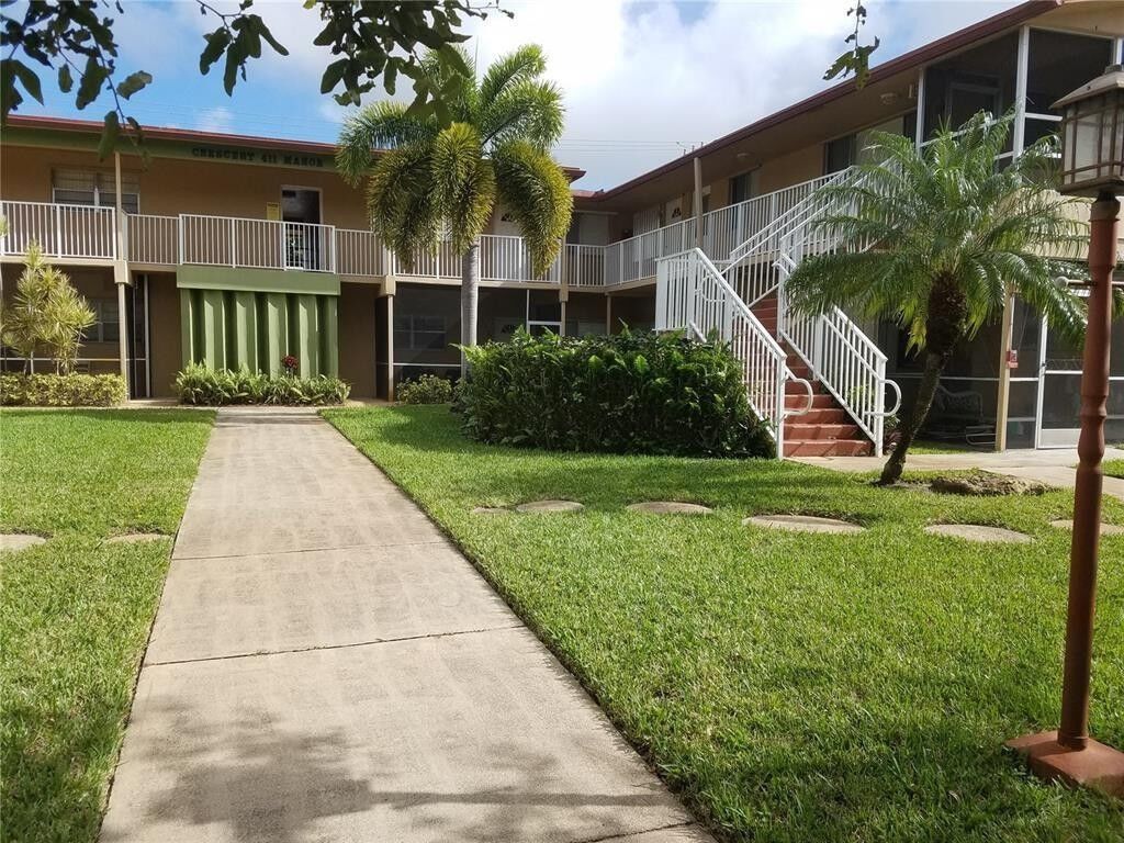 Property Photo: 411 S Crescent Drive 104 FL 33021