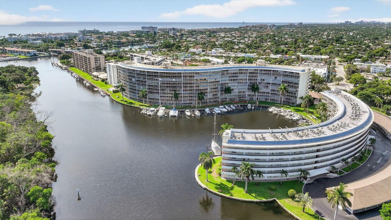 Property Photo:  1427 E Hillsboro Boulevard 327  FL 33441 