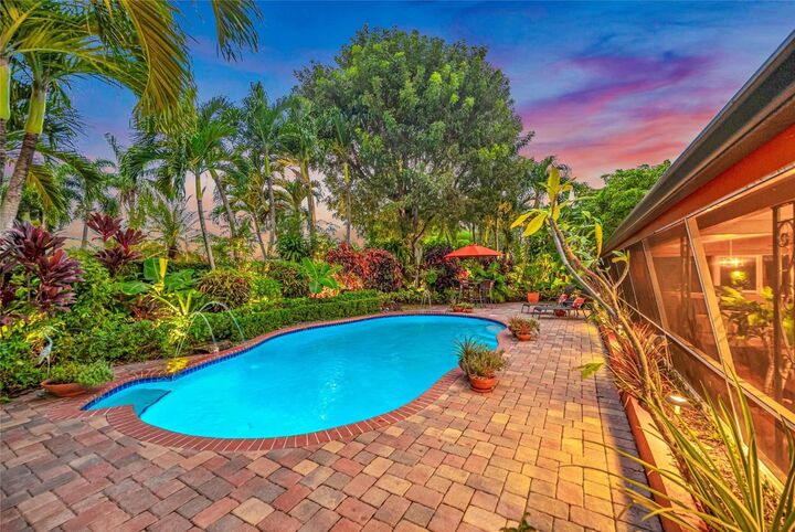 Property Photo:  4862 NE 4th Avenue  FL 33334 