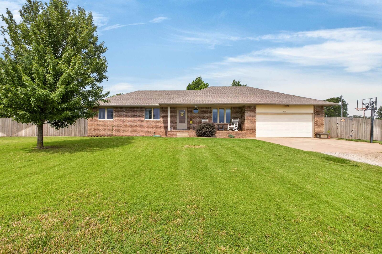 Property Photo:  615 Morningside St  KS 67118 