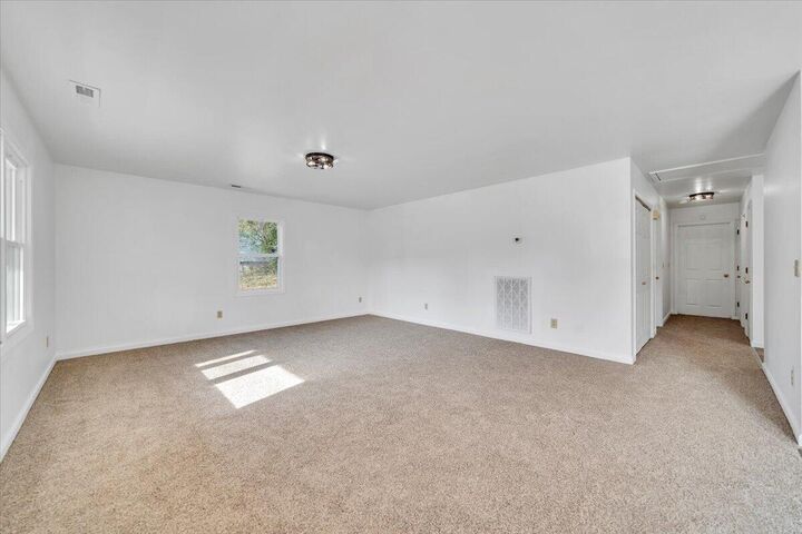 Property Photo: 915 Loudon Ave NW VA 24016