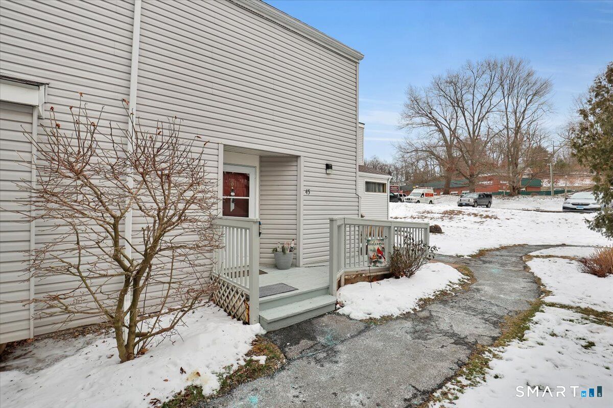 Property Photo:  655 Talcottville Road Apt 45  CT 06066 