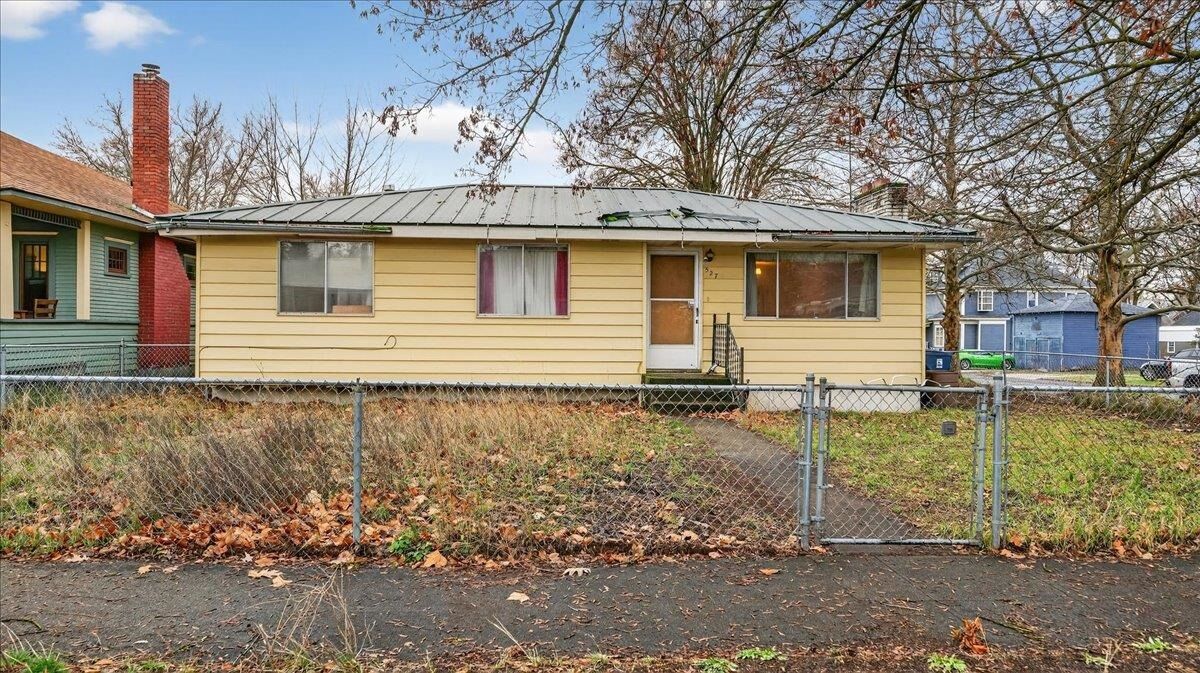 Property Photo:  527 W Dalton Ave  WA 99205 