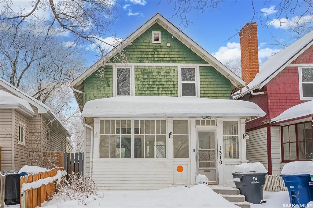 Photo de la propriété:  1310 G Avenue N  SK S7M 2Z4 