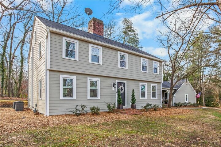 Property Photo:  105 Cottonwood Drive  NC 27282 