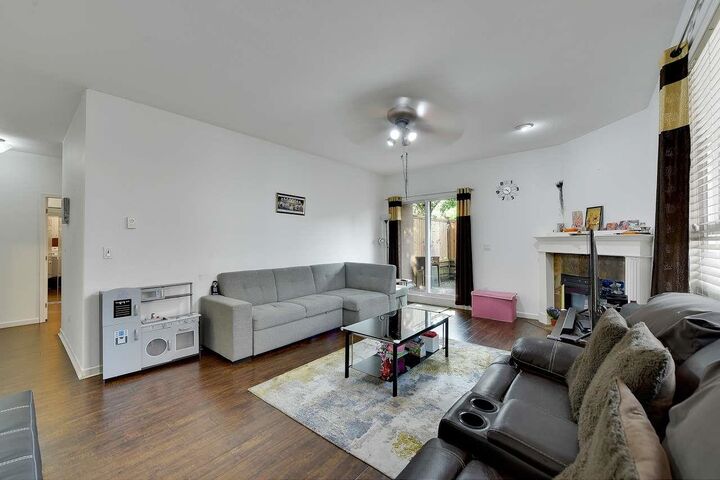 Photo de la propriété:  14993 101A Avenue 104  BC V3R 0T1 