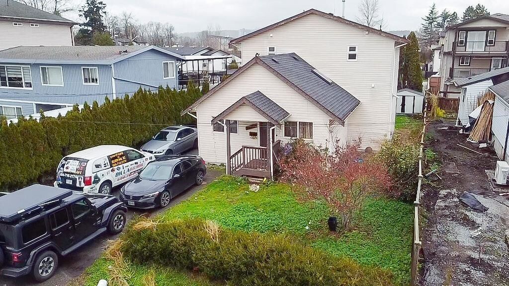 Photo de la propriété:  12769 114B Avenue  BC V3V 3P7 