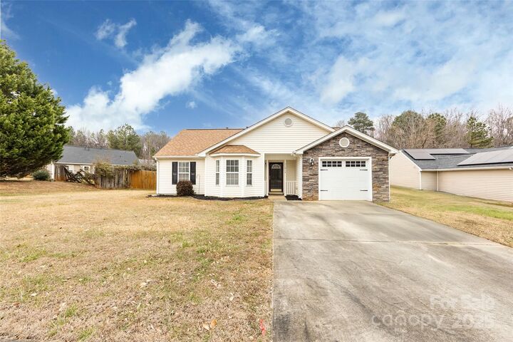 Property Photo:  11015 Olde English Drive  NC 28216 