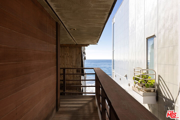 Property Photo:  25266 Malibu Rd  CA 90265 