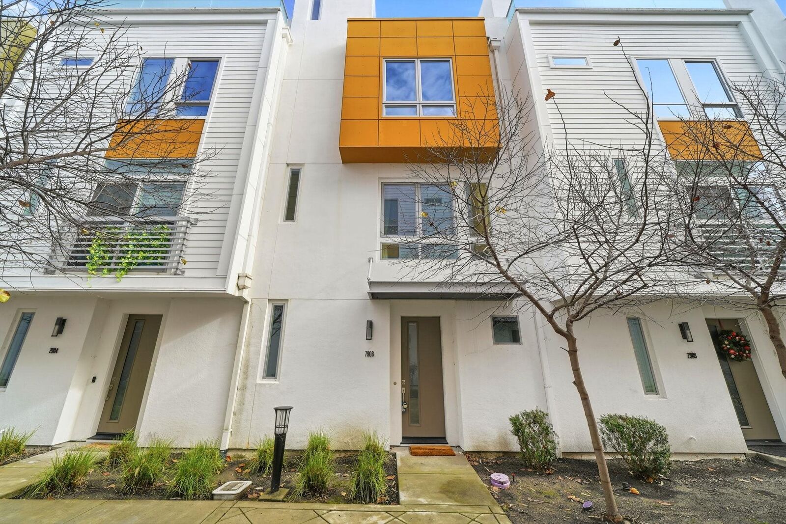 Property Photo:  7906 Regional Cmn  CA 94568 